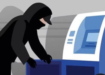 एक्स्ट्रॉ बॅकअपची चावी मिळवून नंदुरबार शहर तसेच नवापूर व रायंगण येथील एटीएममधून ६२ लाखांची रोकडची चोरी