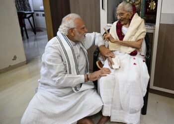 पंतप्रधान नरेंद्र मोदींना मातृशोक; आई हिराबेन यांचं १०० व्या वर्षी निधन