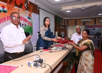 सशस्त्र सेना ध्वजनिधीस प्रत्येक नागरिकांनी योगदान द्यावे जिल्हाधिकारी मनीषा खत्री यांचे आवाहन