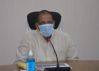 कोरोना संसर्गाच्या पार्श्वभुमीवर आवश्यक उपाययोजना कराव्यात : पालकमंत्री डॉ.विजयकुमार गावित