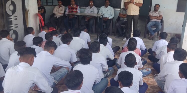 भामरे विद्यालयात आरोग्य तपासणी