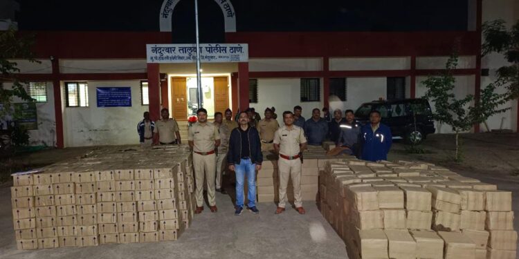 कोपर्ली येथे पोलीस दलाच्या कारवाईत ४२ लाखांची बेकायदेशीर विदेशी दारु जप्त