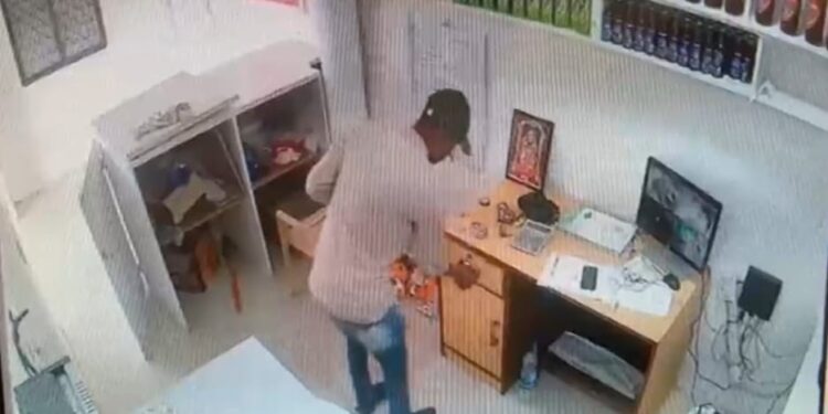 बिअर शाॅपीत चोरी; होमगार्डच निघाला चोर