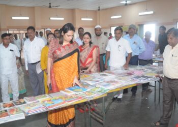 ग्रंथोत्सवाचे उद्धाटन : ज्ञानार्जनासाठी ग्रंथांशिवाय पर्याय नाही : जिल्हाधिकारी मनीषा खत्री