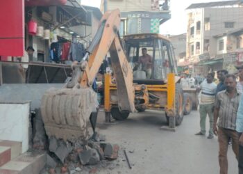 नवापूर- नगर परिषदेचा अतिक्रमणावर हातोडा