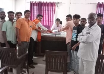 बोगस आदिवासी हटावबाबत युवासेनेकडून निवेदन