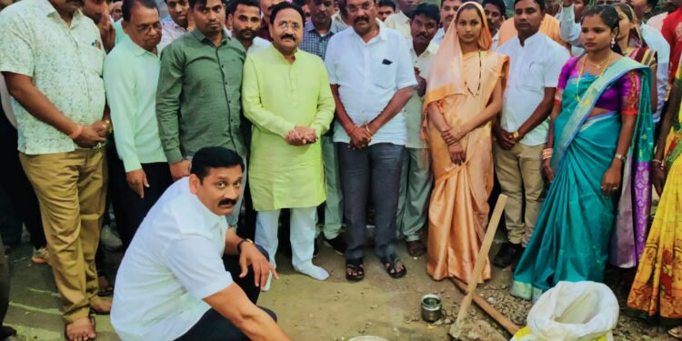 बोरद येथे सेल्फी पॉईंट व रस्ता काँक्रीटीकरण कामांचे आ.राजेश पाडवी यांच्या हस्ते भूमिपूजन