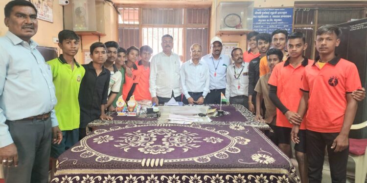 डी. आर. हायस्कूलचा कबड्डी संघ जिल्हास्तरावर