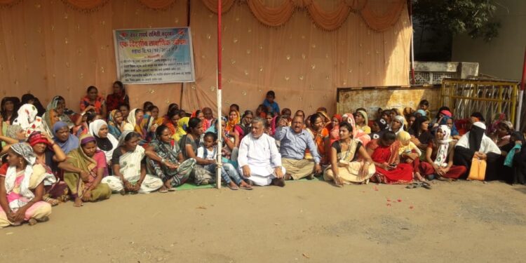 शहाद्यात बेघर संघर्ष समितीचे ठिय्या आंदोलन