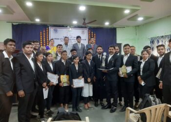 विद्यापीठस्तरीय अभिरूप न्यायालय स्पर्धेत एस.एम. बियाणी विधी महाविद्यालय प्रथम