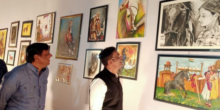 चेतक फेस्टिव्हलमध्ये राष्ट्रीय अश्व पोस्टर प्रदर्शनाचे पोलीस अधिक्षक पी .आर. पाटील यांच्या हस्ते उद्घाटन