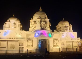 ऐतिहासिक यात्रेला गड . किल्ल्यांच्या प्रवेशद्वाराची जोड