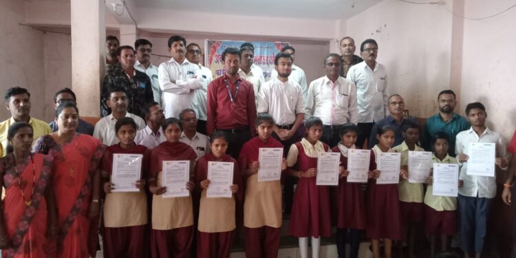तलावडी आश्रमशाळा येथे 875 जात प्रमाणपत्र व 625 आधार कार्ड वितरण