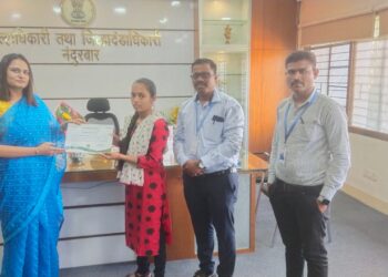 जिल्हाधिकारी मनीषा खत्री यांच्या हस्ते गुणवंत विद्यार्थिनींना शिष्यवृत्ती वाटप, क्रेडिट ऍक्सेस ग्रामीण लि. चा उपक्रम