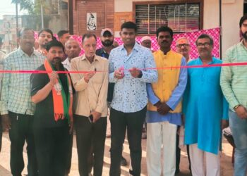 नवापूर येथे महा ई-सेवा शिबीराचे धनंजय गावीत यांच्या हस्ते उद्घाटन