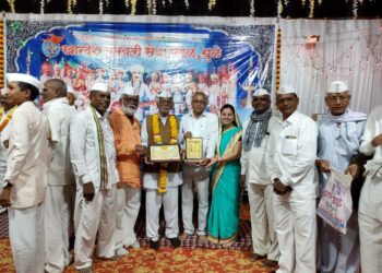 विखरण येथील ह.भ.प.वसंतराव पाटील यांना खानदेशातील मानाचा जेष्ठ वारकरी पुरस्कार प्रदान