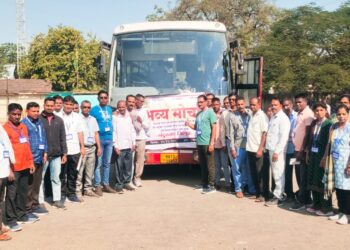 नवापूर तालुक्यातील पोलीस पाटील नागपूर येथे मोर्चासाठी रवाना