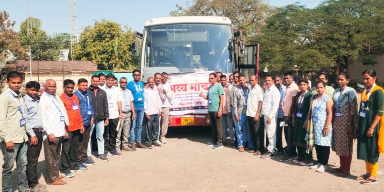 नवापूर तालुक्यातील पोलीस पाटील नागपूर येथे मोर्चासाठी रवाना