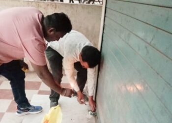 नवापूर पालिकेने केली १२ दुकाने सिल