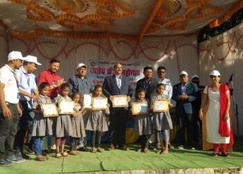 पालकांनी आपल्या पाल्याच्या शारीरिक विकासासाठी मैदानी खेळाकडे आकर्षित करावे : शिक्षणाधिकारी डॉ. मच्छिंद्र कदम