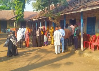 खापर येथे फेर मतदानात शोएब तेली १५ मतांनी विजयी