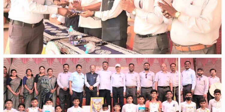 डी.आर. हायस्कूलमध्ये राष्ट्रीय गणित दिन विविध कार्यक्रमांनी साजरा