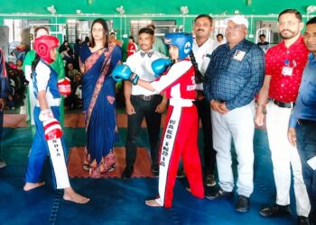 शालेय विभागीय किक बॉक्सिंग स्पर्धेचे उद्घाटन करतांना जिल्हाधिकारी मनिषा खत्री