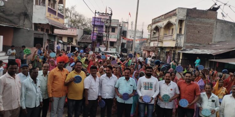 तळोदा येथे संसारोपयोगी वस्तूचे वाटप करून अनोखा वाढदिवस साजरा