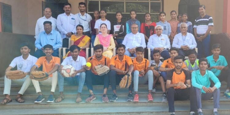 पूज्य साने गुरूजी कनिष्ठ महाविद्यालयातील खेळाडूंचा गौरव 