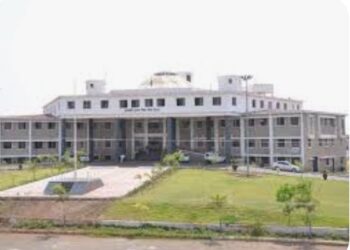 जि.प.मधील काँग्रेसच्या बंडखोर सदस्यांवर कारवाईबाबत सुनावणी दरम्यान जिल्हाधिकारी मनीषा खत्री यांनी सांगितले ….