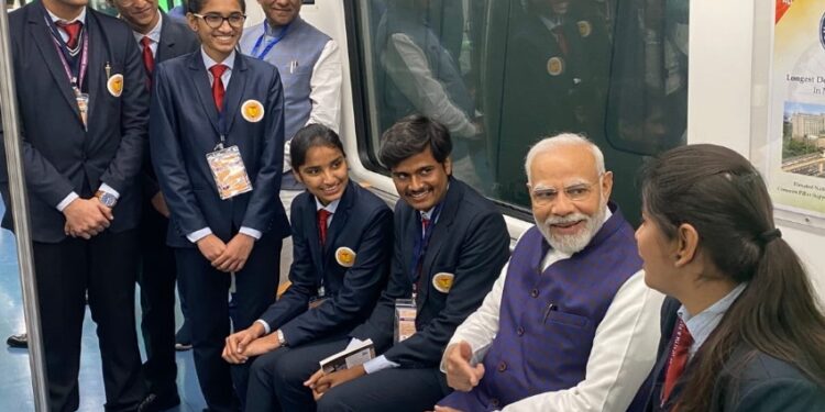 प्रधानमंत्री नरेंद्र मोदी यांचा ‘फ्रीडम पार्क ते खापरी’ दरम्यान मेट्रोने प्रवास
