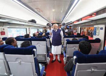 नागपूर-बिलासपूर ‘वंदे भारत एक्सप्रेस’ला प्रधानमंत्री नरेंद्र मोदी यांनी दाखवला हिरवा झेंडा