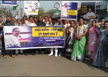 राष्ट्रवादीचे प्रदेशाध्यक्ष जयंतराव पाटील यांच्या  निलंबना विरोधात नंदूरबार येथे डॉ.अभिजीत मोरे यांच्या नेतृत्वात निषेध आंदोलन