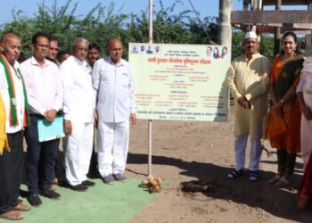 प्रकाशा येथे आदिवासी विकास मंत्री डॉ.विजयकुमार गावित यांच्या हस्ते जलजीवन मिशन योजनेचे भुमिपूजन