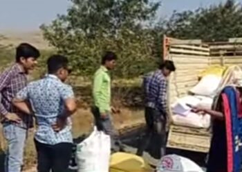 नंदुरबार-रनाळा रस्त्यावर रेशनींगच धान्य अवैधरित्या वाहतुक, सव्वादोन लाखाचा मुद्देमाल जप्त