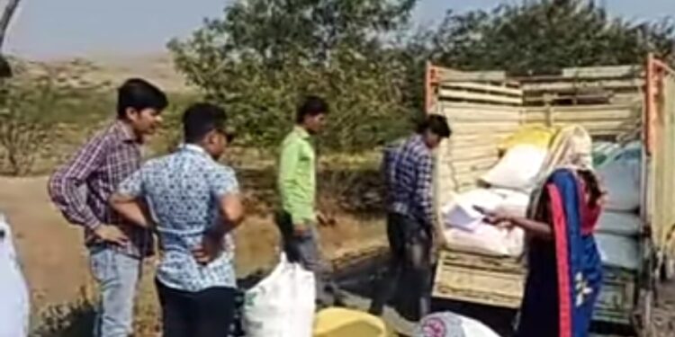 नंदुरबार-रनाळा रस्त्यावर रेशनींगच धान्य अवैधरित्या वाहतुक, सव्वादोन लाखाचा मुद्देमाल जप्त