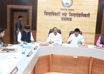 आदिवासी गावे आणि पोड बारमाही रस्त्याने जोडावे – डॉ.विजयकुमार गावित