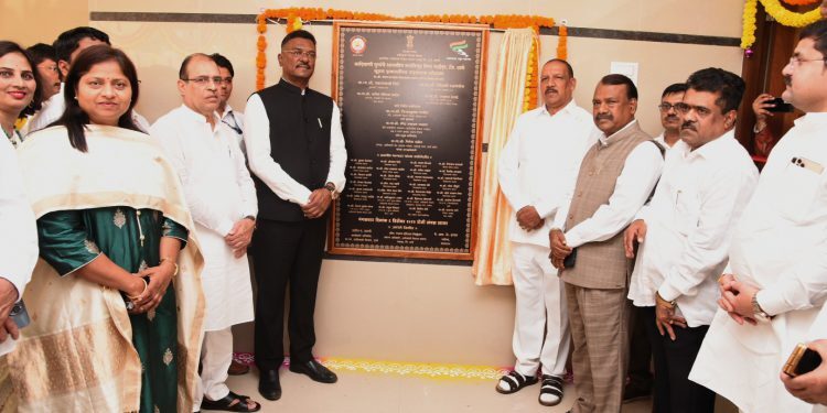 आदिवासी विद्यार्थ्यांचा शैक्षणिक दर्जा सुधारण्यासाठी निधीची कमतरता पडू देणार नाही – मंत्री विजयकुमार गावित