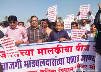 ३५ हजार वीज कामगारांचा खाजगीकरणाविरोधात विधिमंडळ अधिवेशनावर धडकला मोर्चा