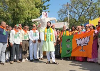 शहादा येथे भाजपातर्फे अजित पवार यांच्या विरूध्द निषेध आंदोलन