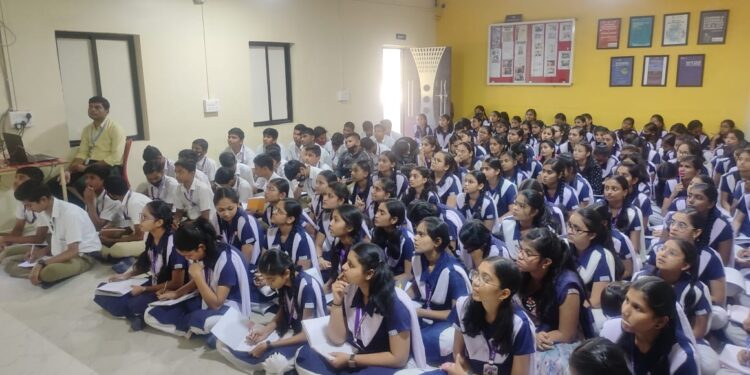 श्रीमती ही. गो. श्रॉफ हायस्कूल येथे प्लॅनेट कोड कार्यशाळा उत्साहात