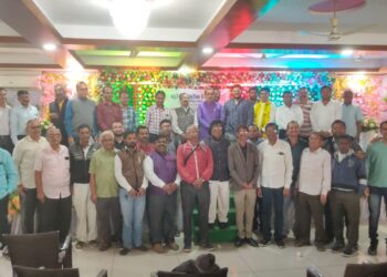 व्हॉईस ऑफ मीडियातर्फे विमा पॉलिसीचे वितरण 