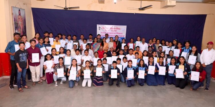 बाल वैज्ञानिकांचा झाला गौरव, वात्सल्य सेवा समितीचा स्तुत्य उपक्रम