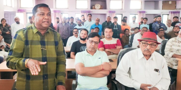 नागरीक तुम्हाला महसुल देतात, नगरपालिकेचे सुखसोयी उपलब्ध करुन देणे आवश्यक : भाजपा तालुका अध्यक्ष भरत गावीत