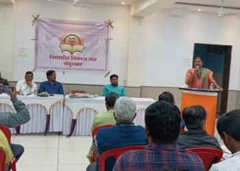 खा.डॉ. हिना गावित यांच्या हस्ते विद्यापीठ विकास मंच सिनेट सदस्यांचा सत्कार