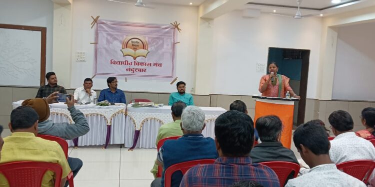 खा.डॉ. हिना गावित यांच्या हस्ते विद्यापीठ विकास मंच सिनेट सदस्यांचा सत्कार