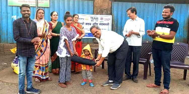 रोटरी क्लब नंदनगरीतर्फे गरजूंना ब्लँकेट वाटप