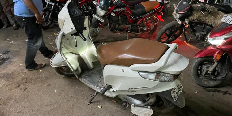 नंदुरबार पालिका परिसरात दुचाकीच्या डिक्कीतून दोन लाख लंपास