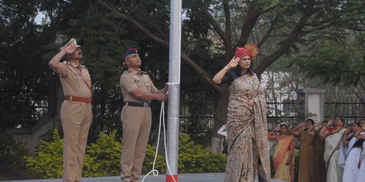 जिल्हाधिकारी कार्यालयात प्रजासत्ताक दिन साजरा