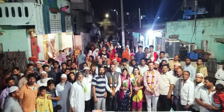 चांगल्या कामाची पावती : प्रभागातील मतदारांनी कार्यकाळ संपलेल्या नगरसेवक हितेंद्र क्षत्रिय व नगरसेविका सौ. अनिता परदेशी यांचा केला सत्कार